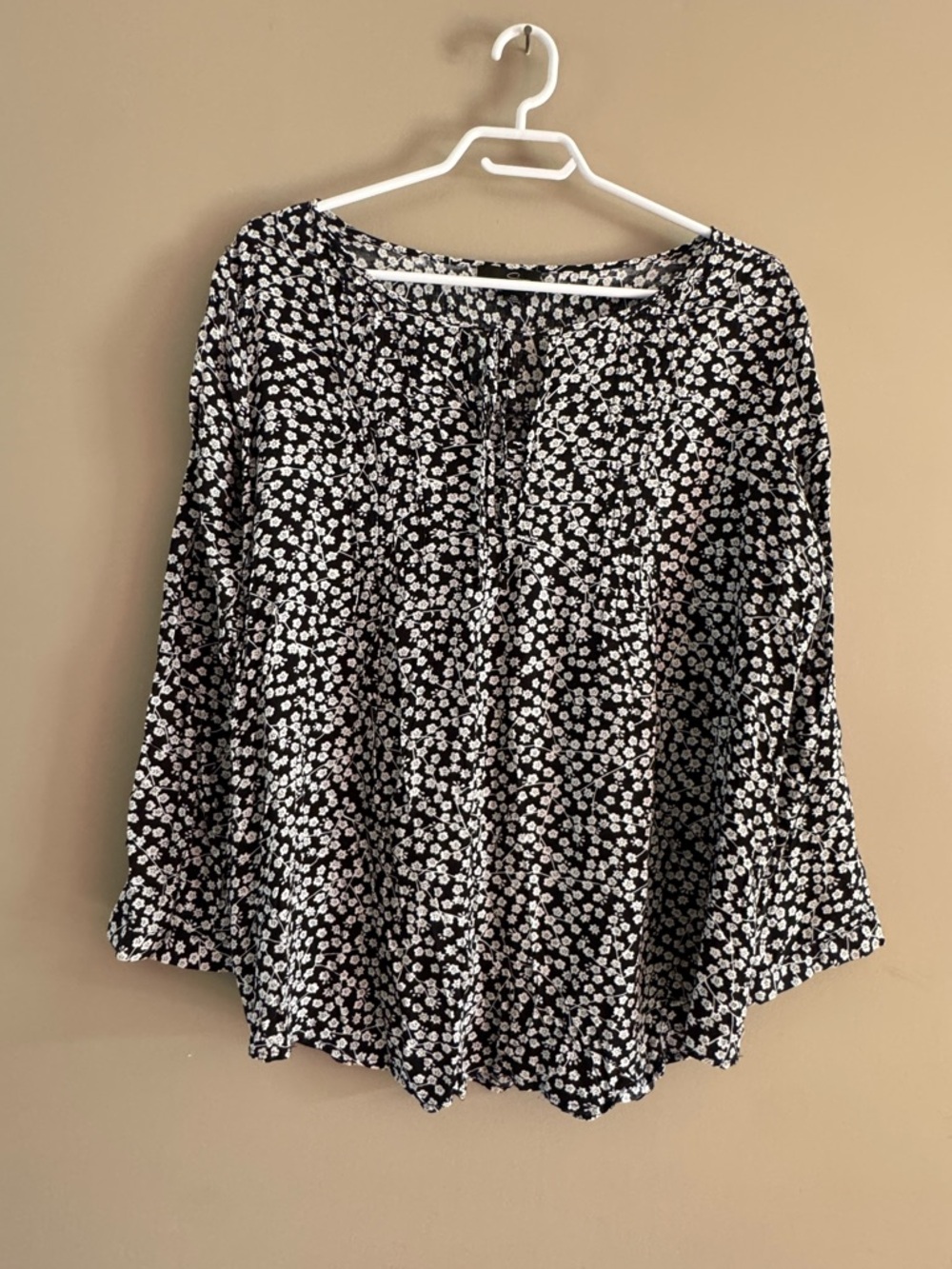 Black and White Floral print Blouse